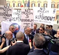 Democrazia: celebrate le esequie solenni, ora il Referendum